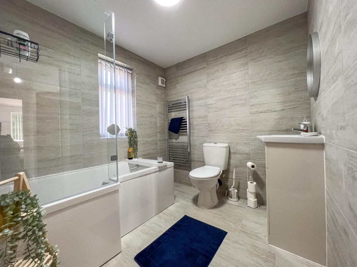 Heartland House, 7 Spacious Bedrooms Sleeps 4 Plus, Near Nec, Jlr,Bhx برمنغهام المظهر الخارجي الصورة