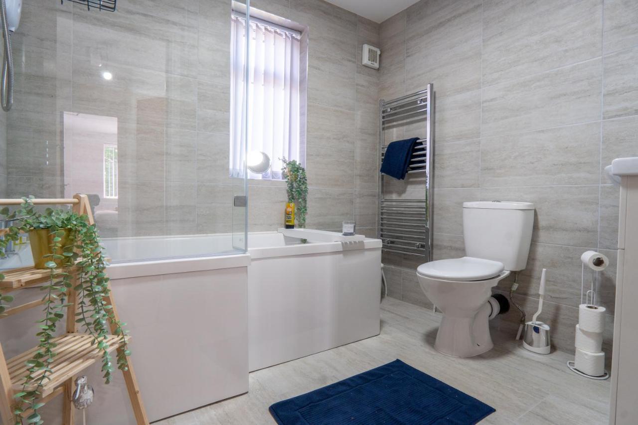 Heartland House, 7 Spacious Bedrooms Sleeps 4 Plus, Near Nec, Jlr,Bhx برمنغهام المظهر الخارجي الصورة
